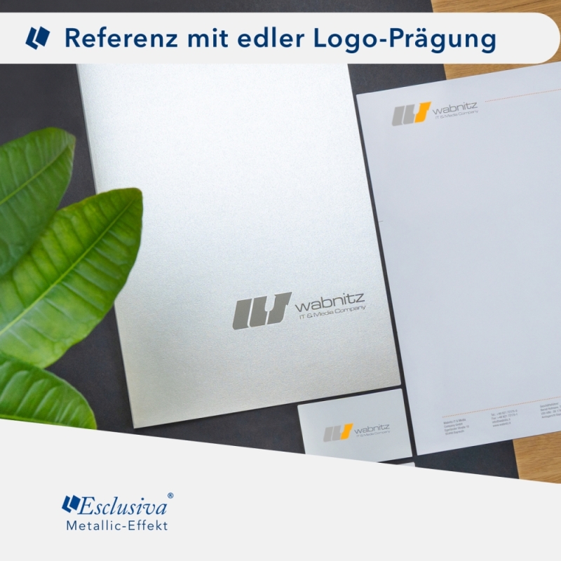 Karton-Mappe mit Metallic-Effekt 3-teilig in Silber mit 2 Seiten Dreiecktaschen und 1 Heftstreifen