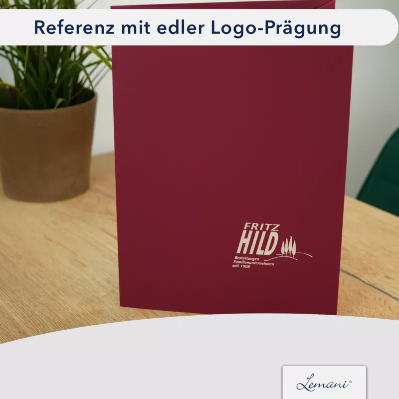 Premium Karton-Mappe 3-teilig in Bordeaux mit Dreiecktaschen (li.) und 2 Heftstreifen